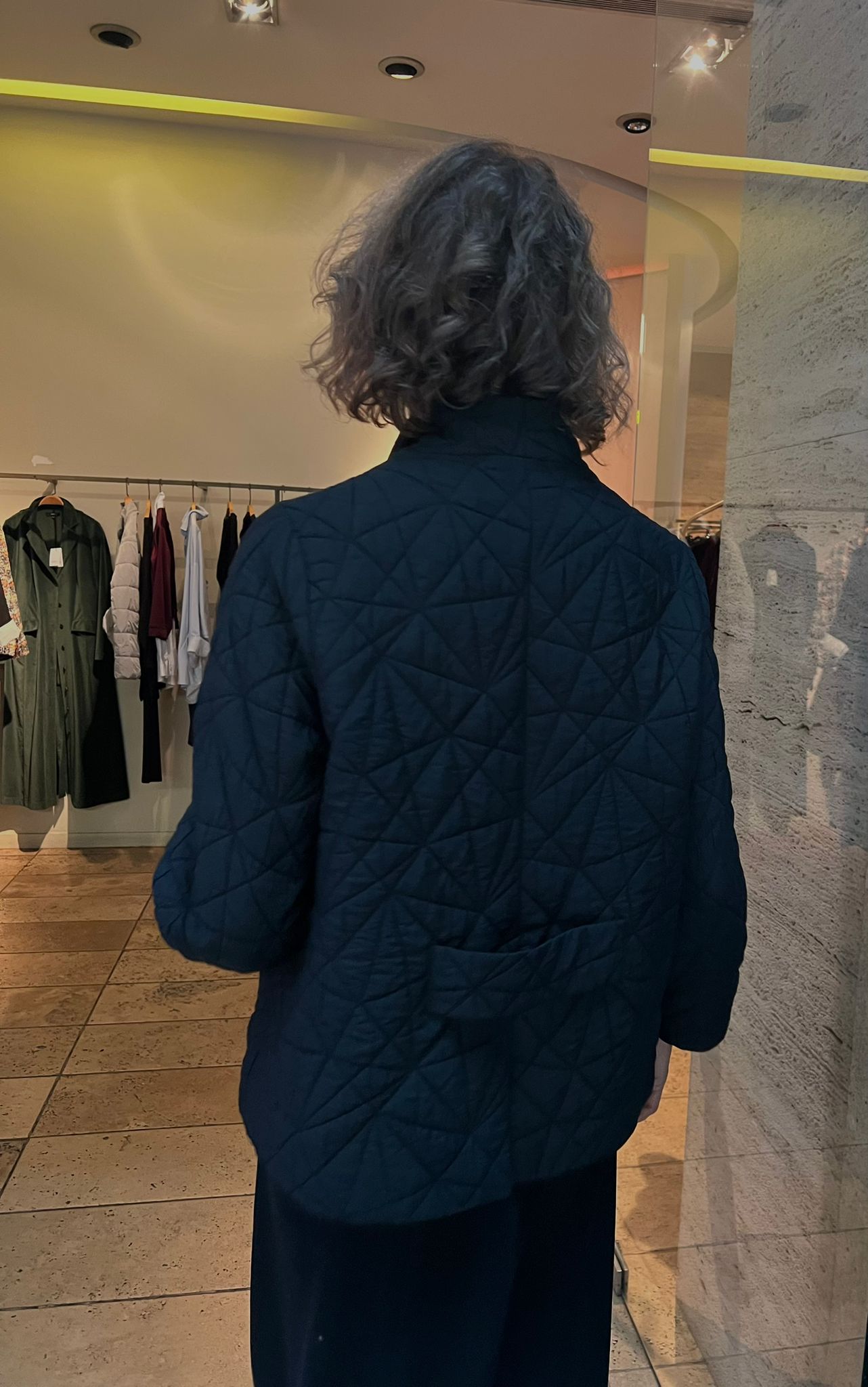 Siyah Brokar Dik Yaka Kapitone Ceket