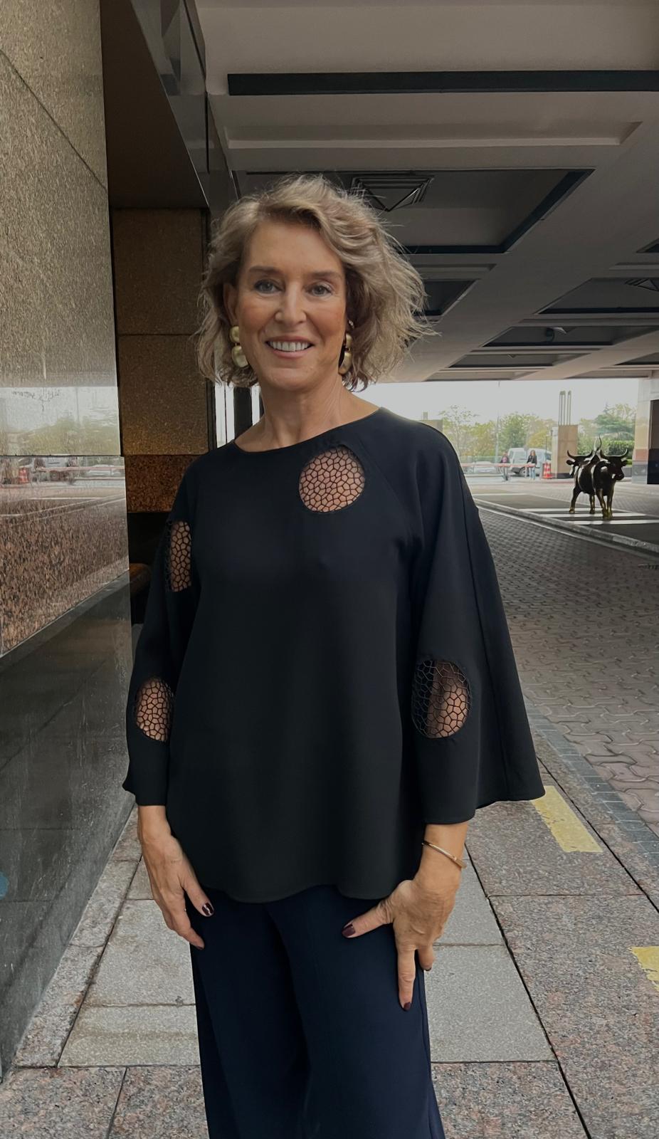 Siyah Lazer Dantel Garnili Bluz