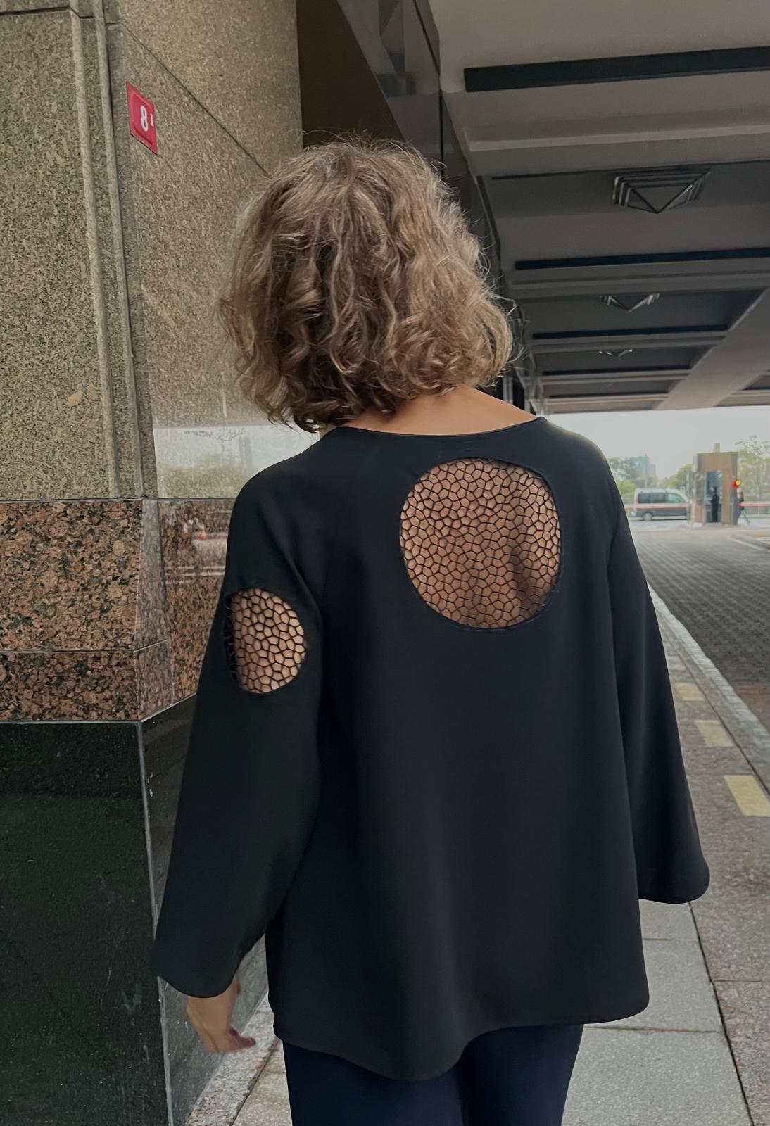 Siyah Lazer Dantel Garnili Bluz