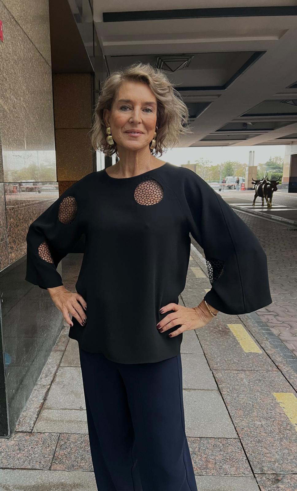 Siyah Lazer Dantel Garnili Bluz