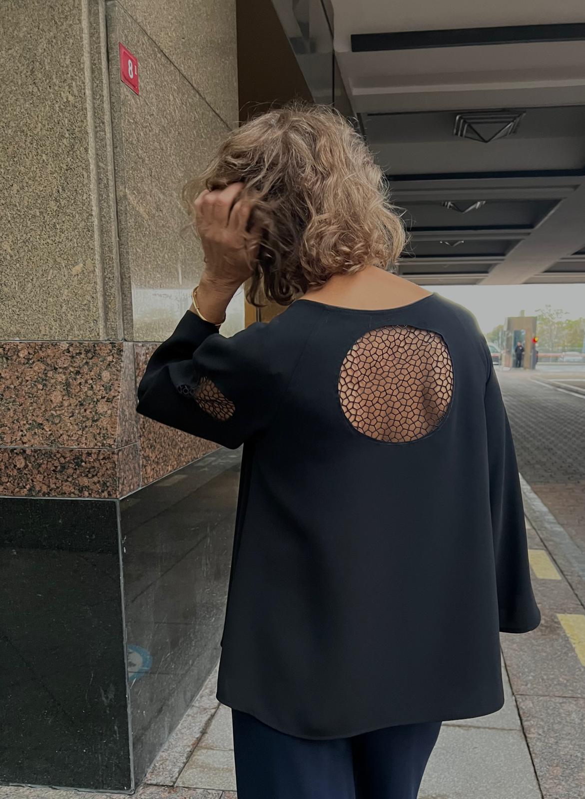 Siyah Lazer Dantel Garnili Bluz