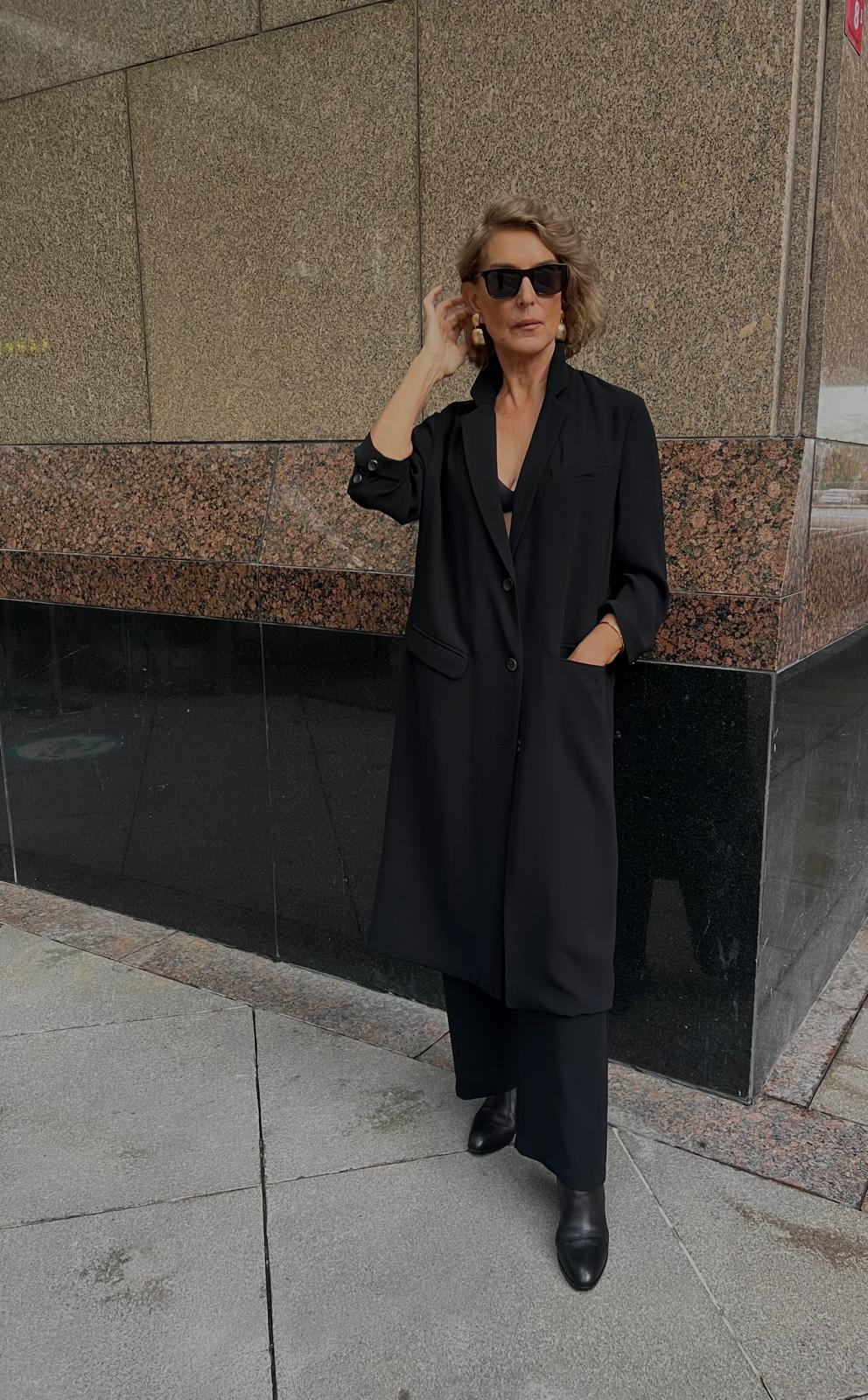 Siyah Clara Uzun Üç Düğmeli Krep Astarsız Ceket