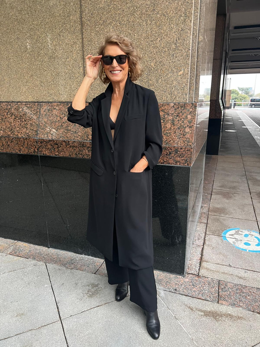 Siyah Clara Uzun Üç Düğmeli Krep Astarsız Ceket