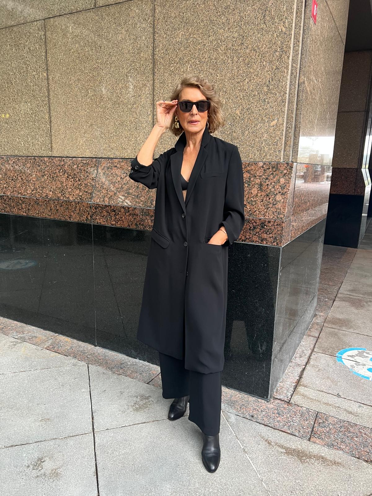 Siyah Clara Uzun Üç Düğmeli Krep Astarsız Ceket