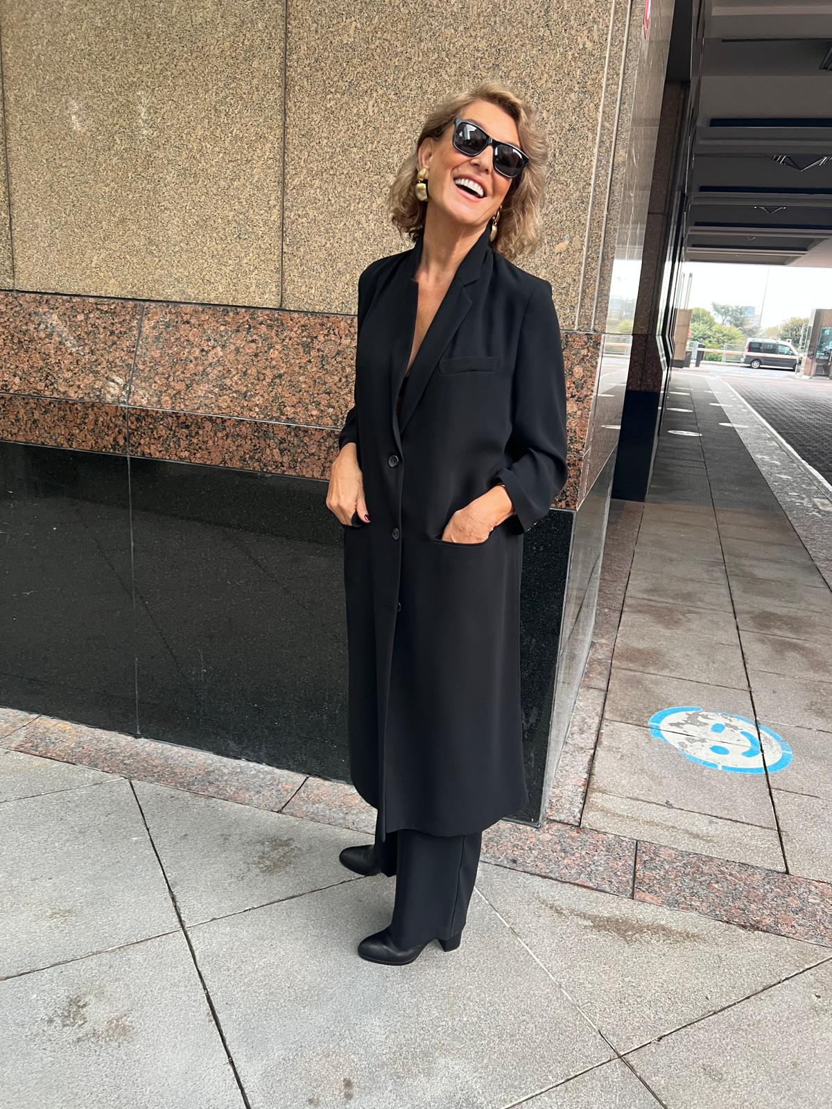 Siyah Clara Uzun Üç Düğmeli Krep Astarsız Ceket