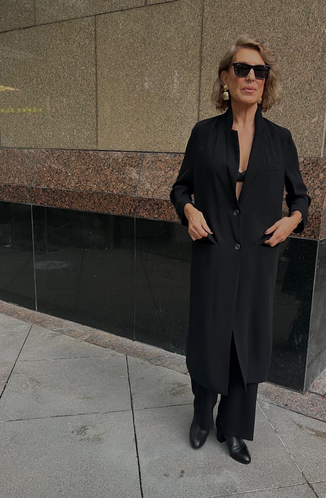 Siyah Clara Uzun Üç Düğmeli Krep Astarsız Ceket