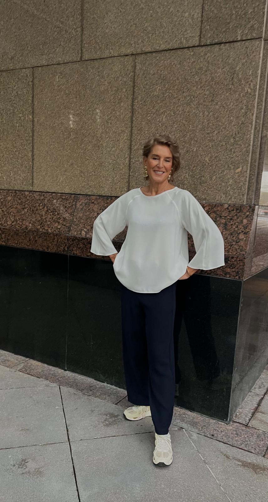 Beyaz Krep Rahat Model Yakalı Saten Biyeli Bluz