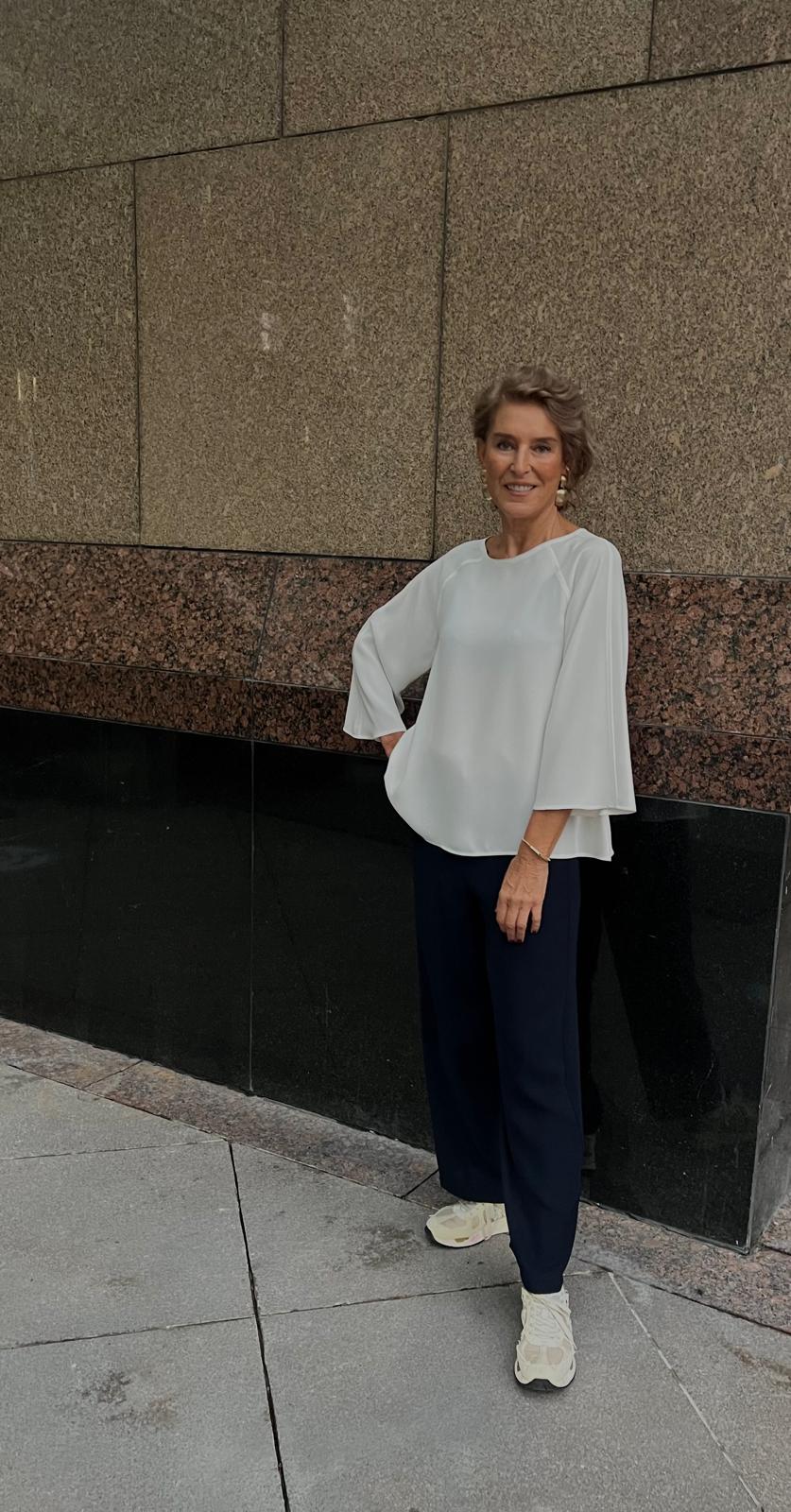 Beyaz Krep Rahat Model Yakalı Saten Biyeli Bluz