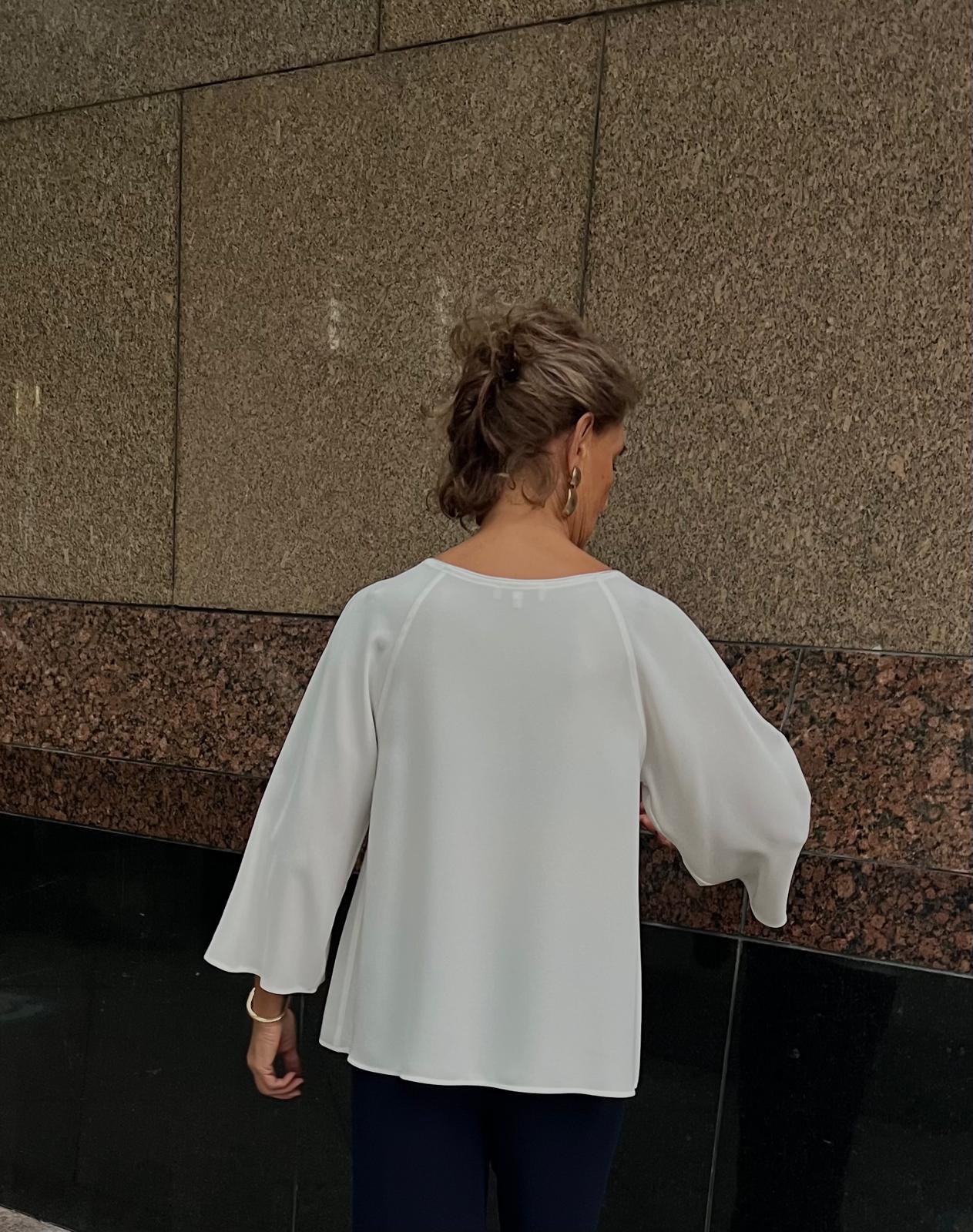 Beyaz Krep Rahat Model Yakalı Saten Biyeli Bluz