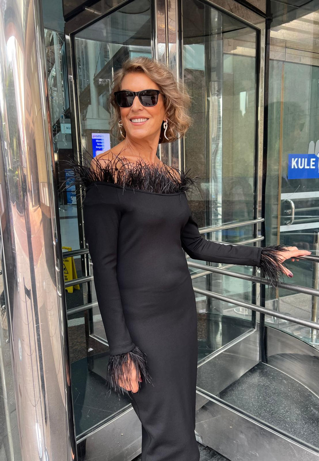 Yaka ve Kolu Otrüşlü Likralı Elbise