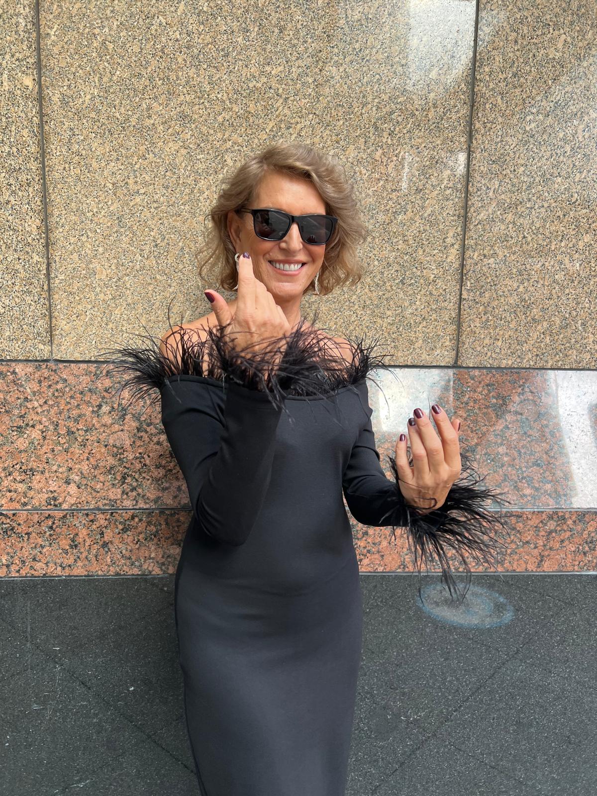 Yaka ve Kolu Otrüşlü Likralı Elbise