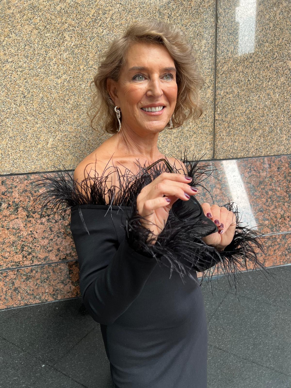 Yaka ve Kolu Otrüşlü Likralı Elbise