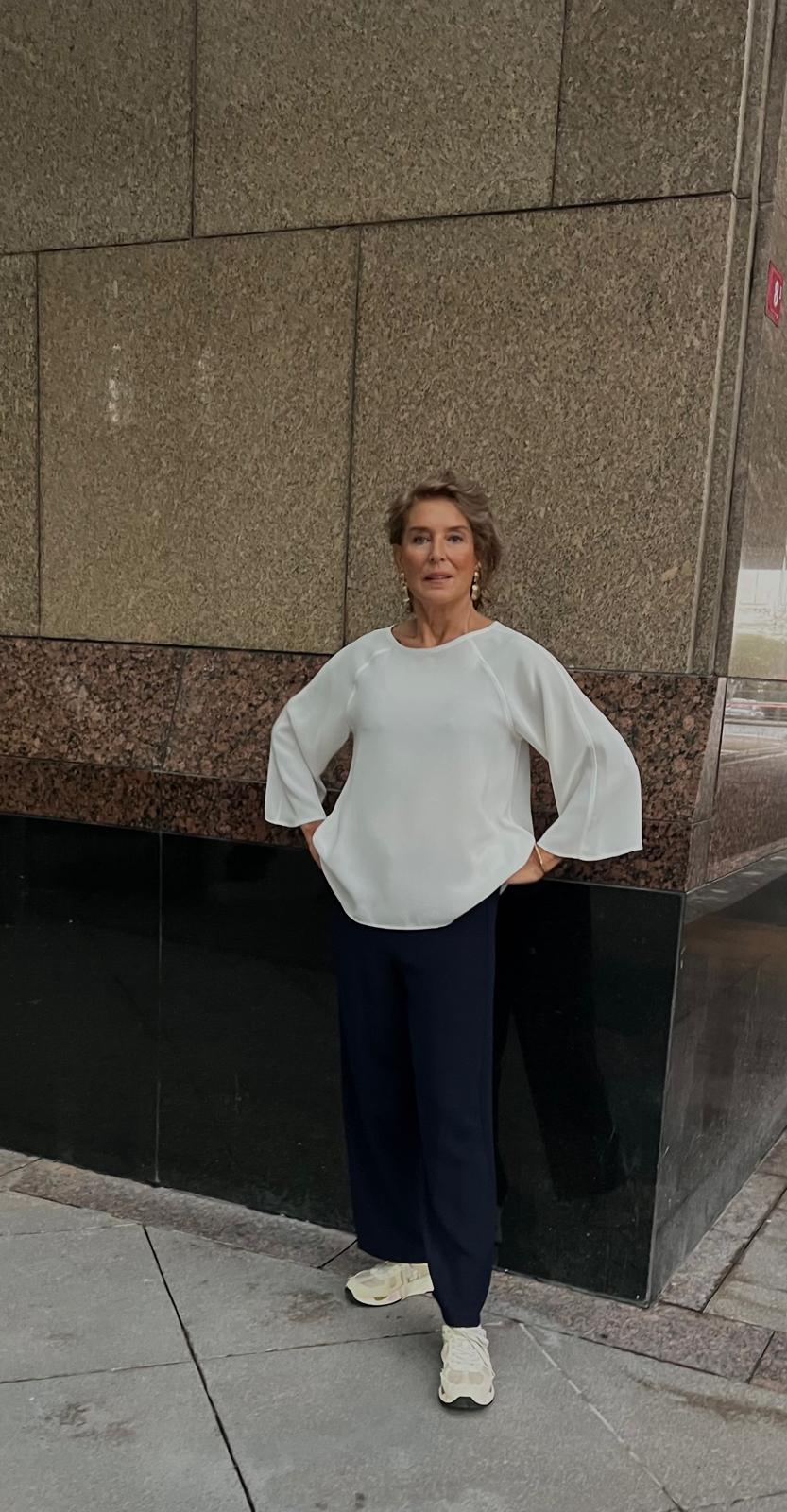 Beyaz Krep Rahat Model Yakalı Saten Biyeli Bluz