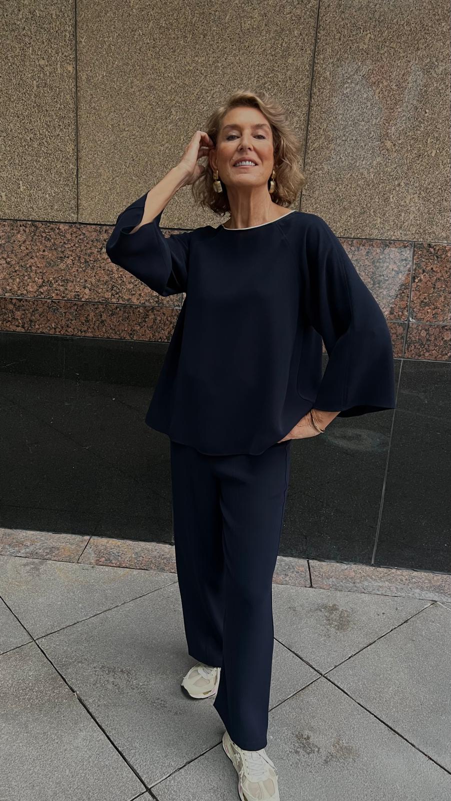 Lacivert Krep Rahat Model Yakalı Biyeli Bluz